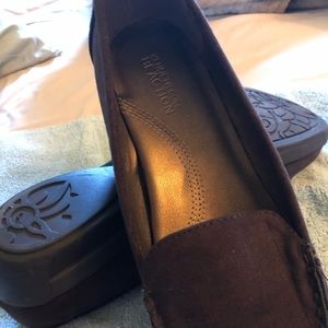 Women’s Kenneth Cole Reaction shoes 9-1/2.